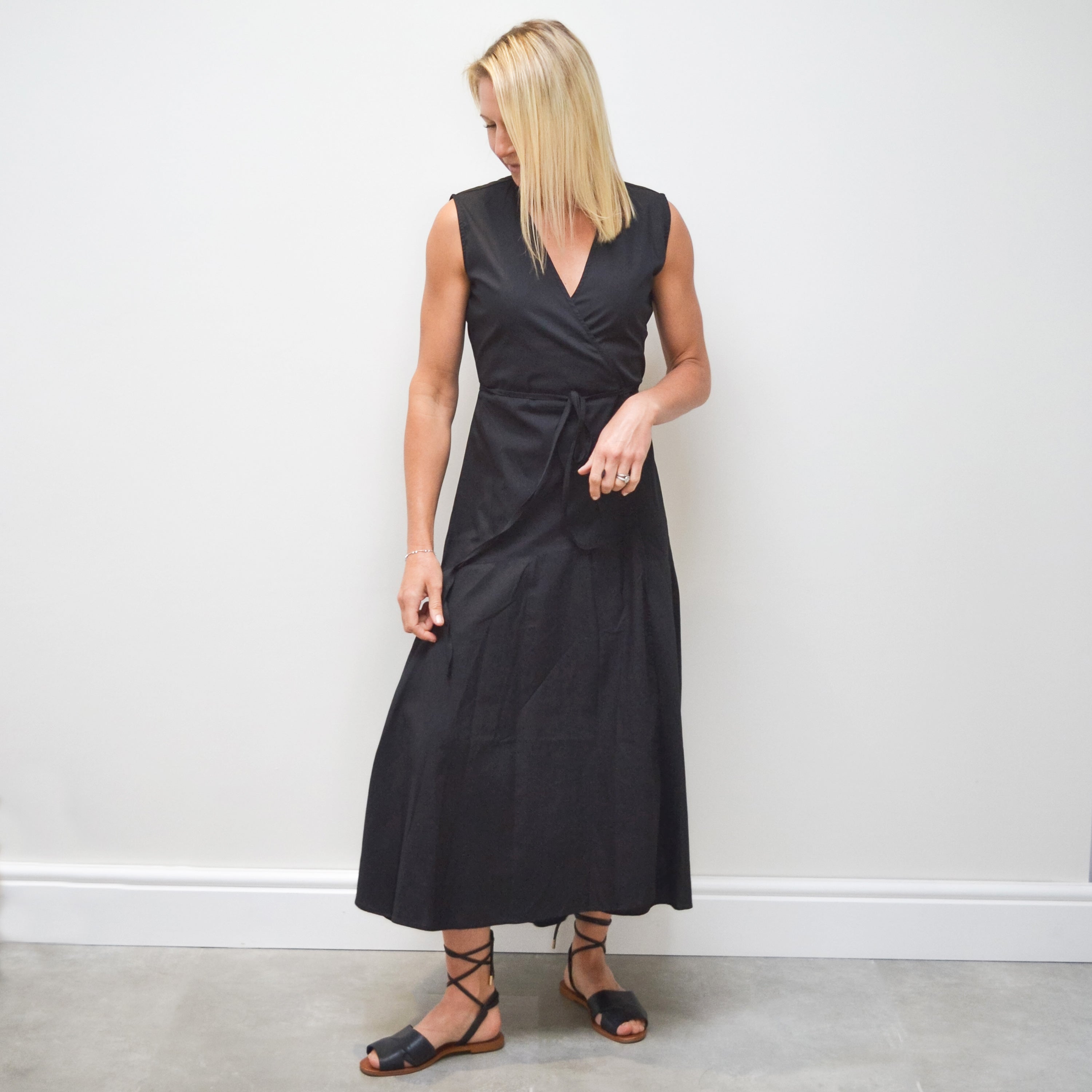 Sleeveless wrap dress - Black – LABEL ...